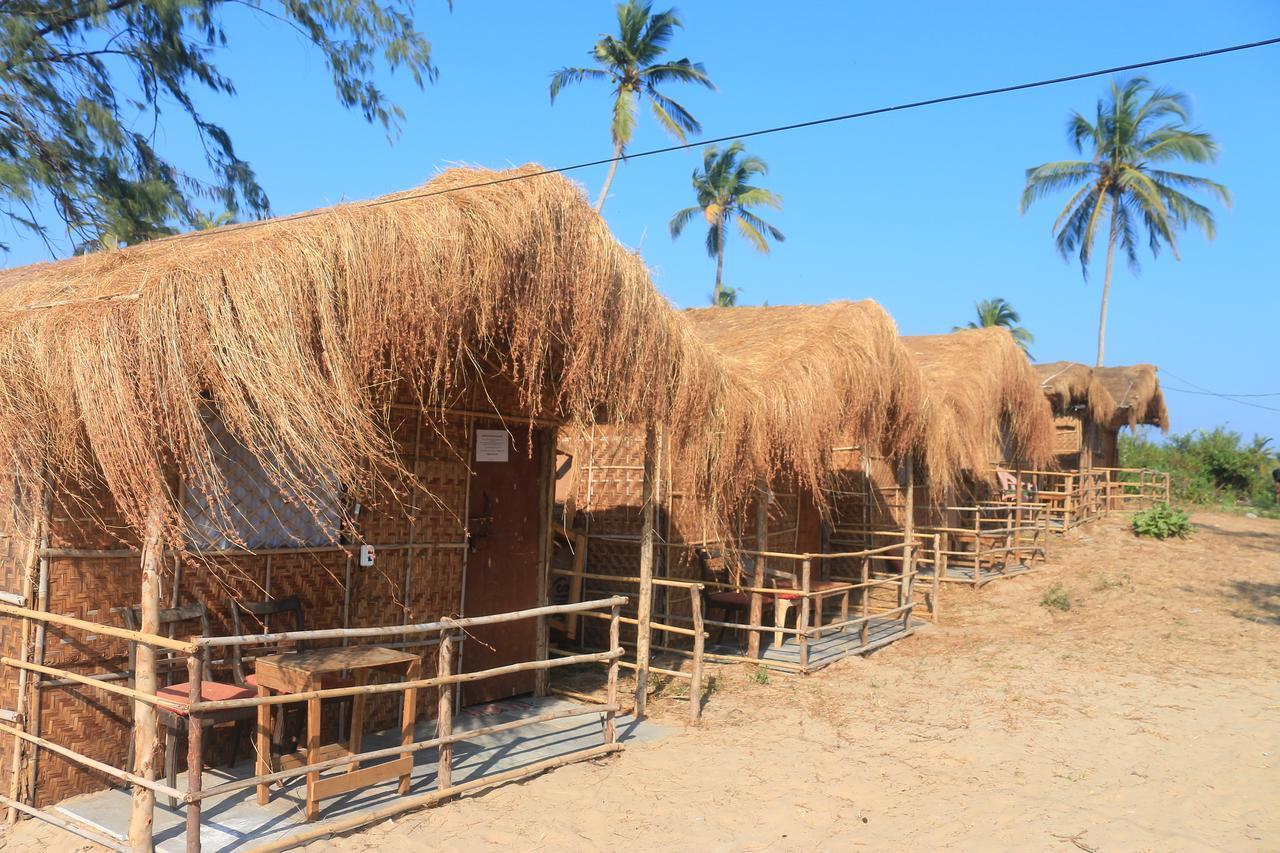 Huts On Arambol Beach Hotel Exterior photo