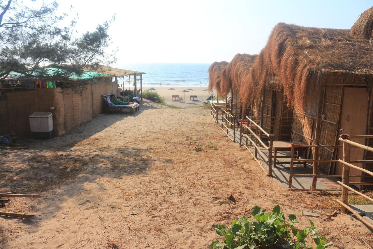 Huts On Arambol Beach Hotel Exterior photo