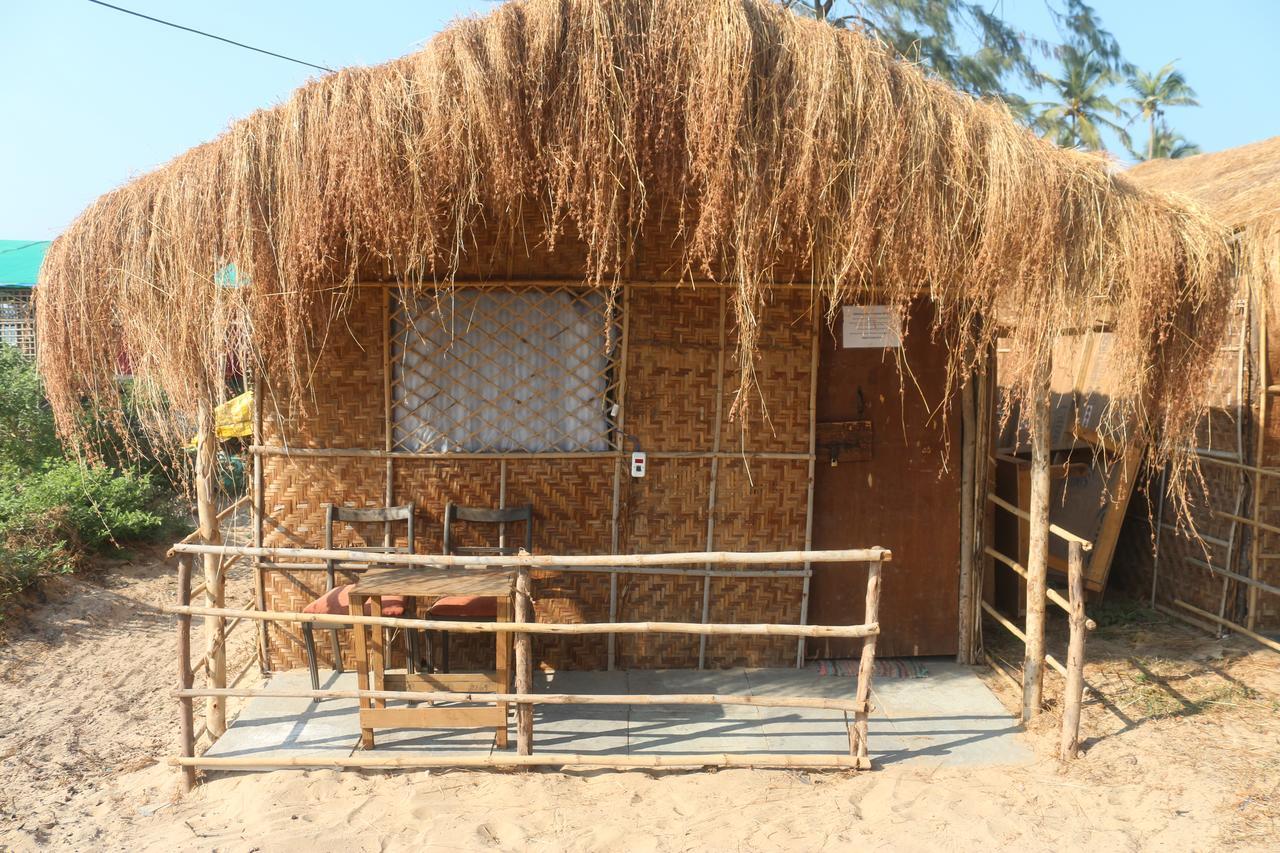 Huts On Arambol Beach Hotel Exterior photo